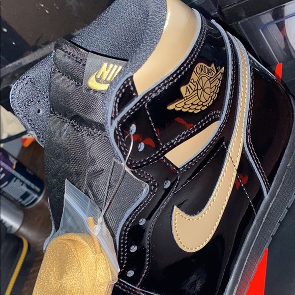 Brand new DS Jordan 1 black metallic gold - Picture 2 of 5